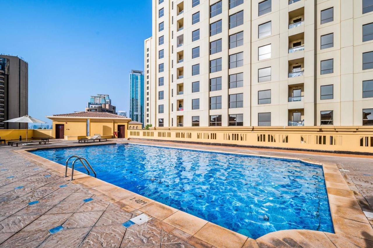 Lovely 2-Bed Condo In Jbr - 5 Mins From Beach - Palm View! Dubai Bagian luar foto