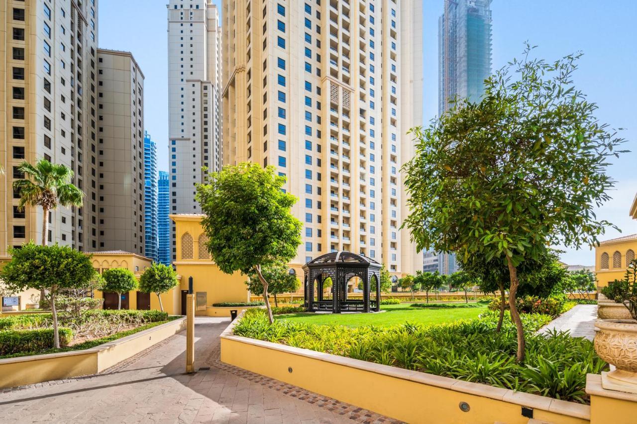 Lovely 2-Bed Condo In Jbr - 5 Mins From Beach - Palm View! Dubai Bagian luar foto